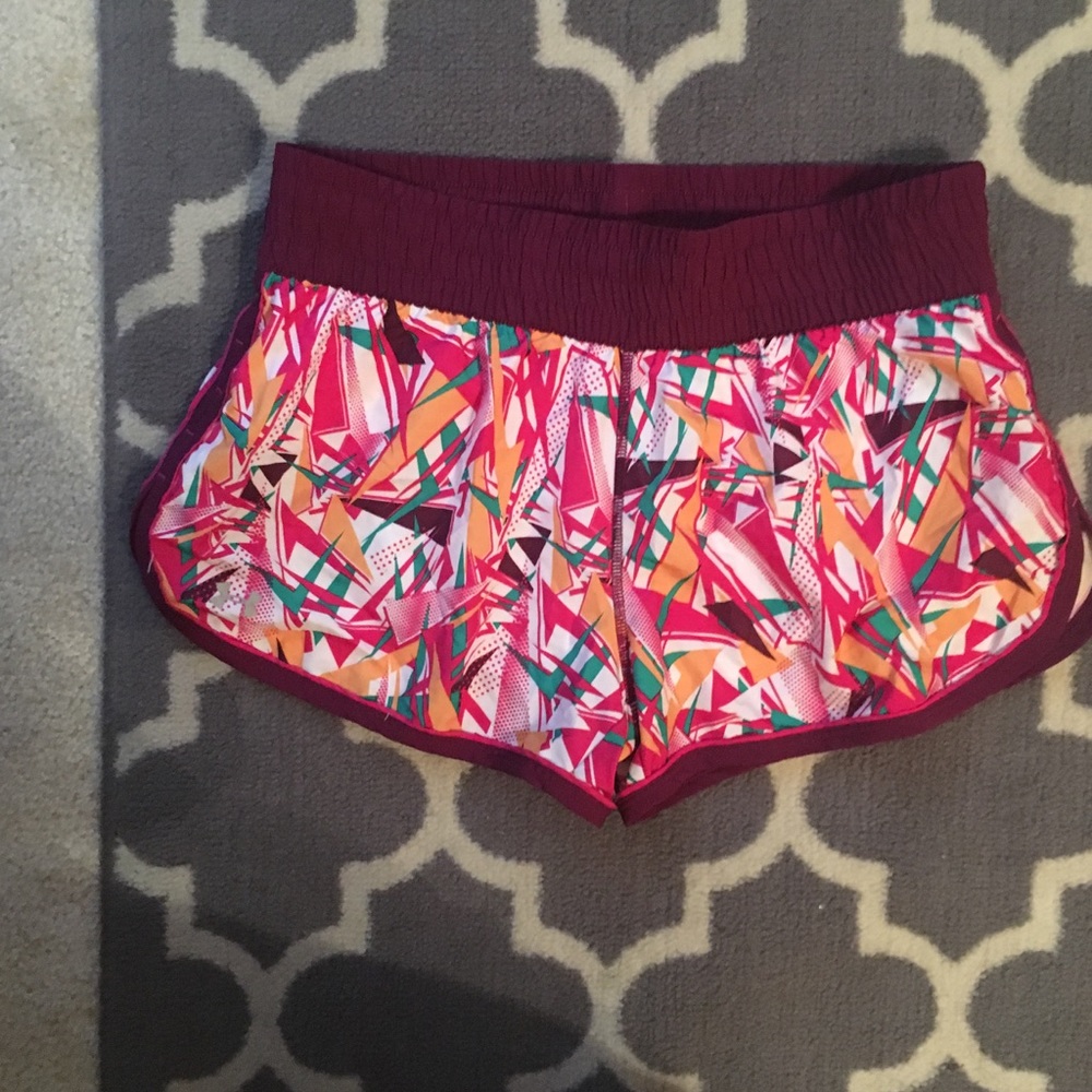 Under Armour Women’s shorts - Picture 2 of 4